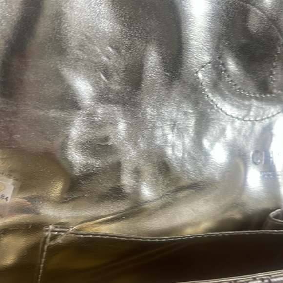 - Elegant Silver Quilted Shoulder Bag - Picture 10 of 17